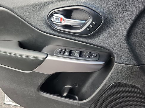 Used 2020 Jeep Cherokee Limited AWD/4WD image 8