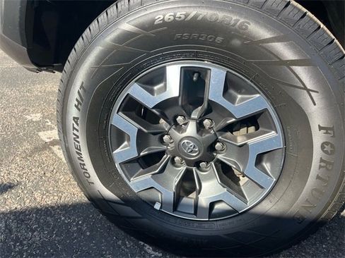 Certified 2022 Toyota Tacoma TRD Off-Road image 26