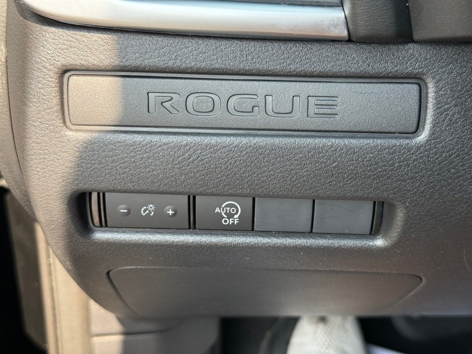 Used 2024 Nissan Rogue S AWD/4WD image 33