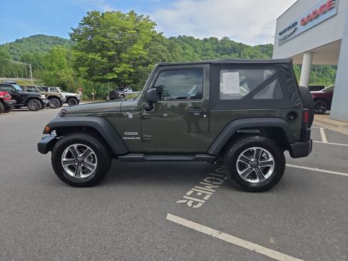 Used 2015 Jeep Wrangler Sport w/ Quick Order Package 24S AWD/4WD image 8