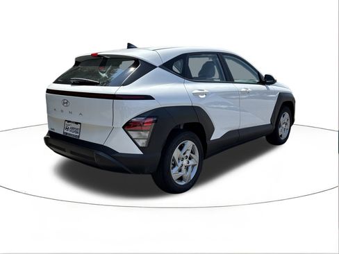 New 2026 Hyundai Kona SE FWD image 3