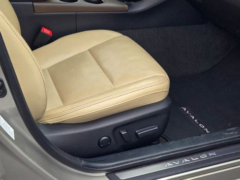 Used 2014 Toyota Avalon Limited image 6