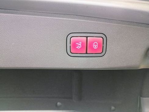 Used 2014 Mercedes-Benz E 250 BlueTEC Sedan image 67