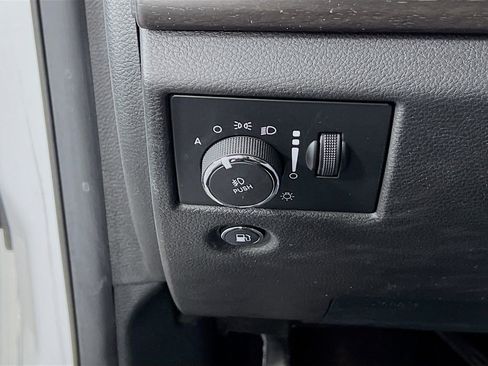 Used 2018 Jeep Grand Cherokee Altitude image 9