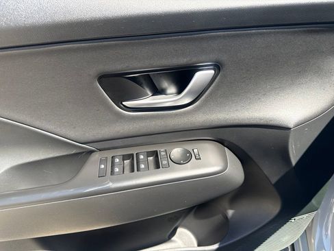 Used 2024 Hyundai Kona Limited FWD image 12