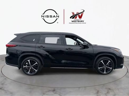 Used 2021 Toyota Highlander XSE AWD/4WD image 6