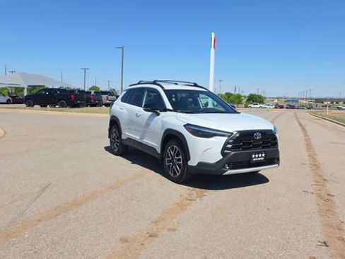 Used 2026 Toyota Corolla Cross XLE image 4