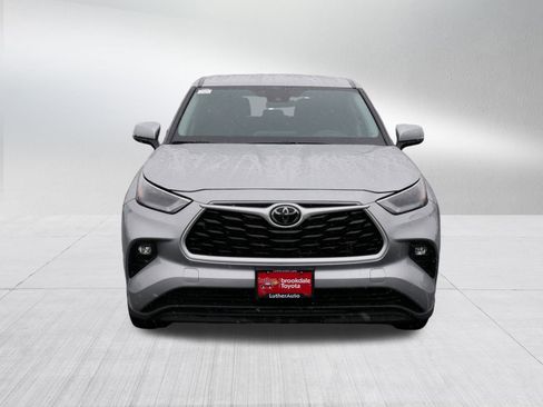 Certified 2024 Toyota Highlander LE image 2
