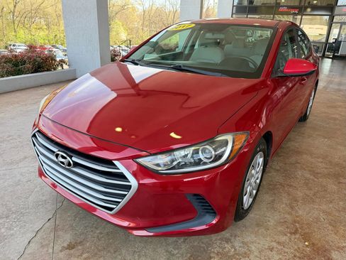 Used 2017 Hyundai Elantra SE FWD image 3