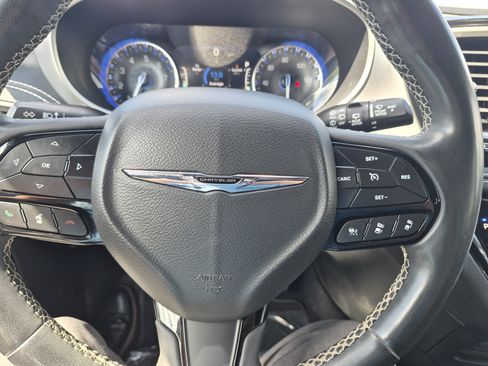 Used 2022 Chrysler Pacifica Touring-L w/ S Appearance Package FWD image 22