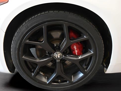 Used 2020 Alfa Romeo Giulia AWD w/ Quick Order Package 22J Sport image 37