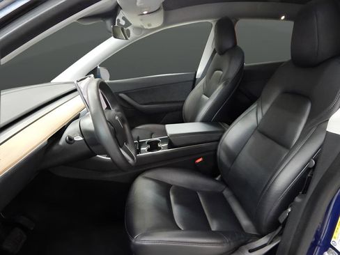 Used 2021 Tesla Model Y Long Range image 16