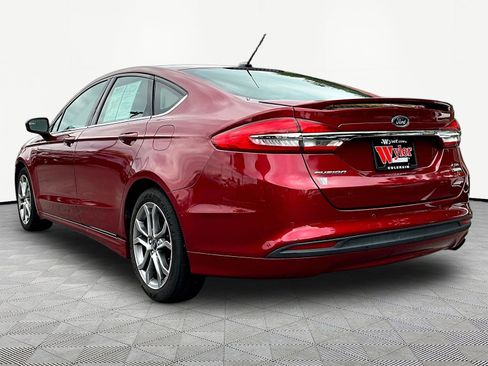 Used 2017 Ford Fusion SE w/ Equipment Group 201A FWD image 4