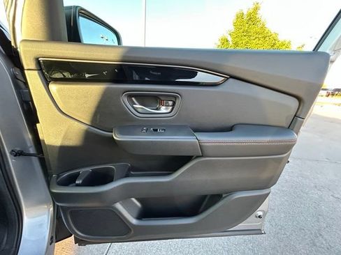 Used 2025 Honda Pilot TrailSport image 35