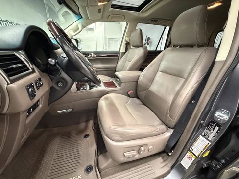 Used 2017 Lexus GX 460 Luxury w/ Preferred Accessory Package AWD/4WD image 9