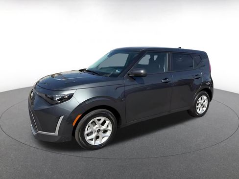 Used 2025 Kia Soul LX w/ LX Technology Package image 8