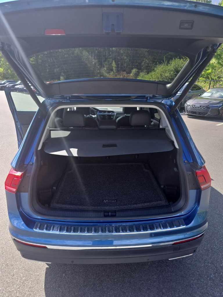 Used 2020 Volkswagen Tiguan SEL w/ Tiguan Two-Row MDO Package AWD/4WD image 17