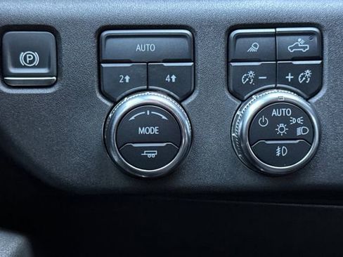 Used 2024 GMC Sierra 1500 SLT AWD/4WD image 43