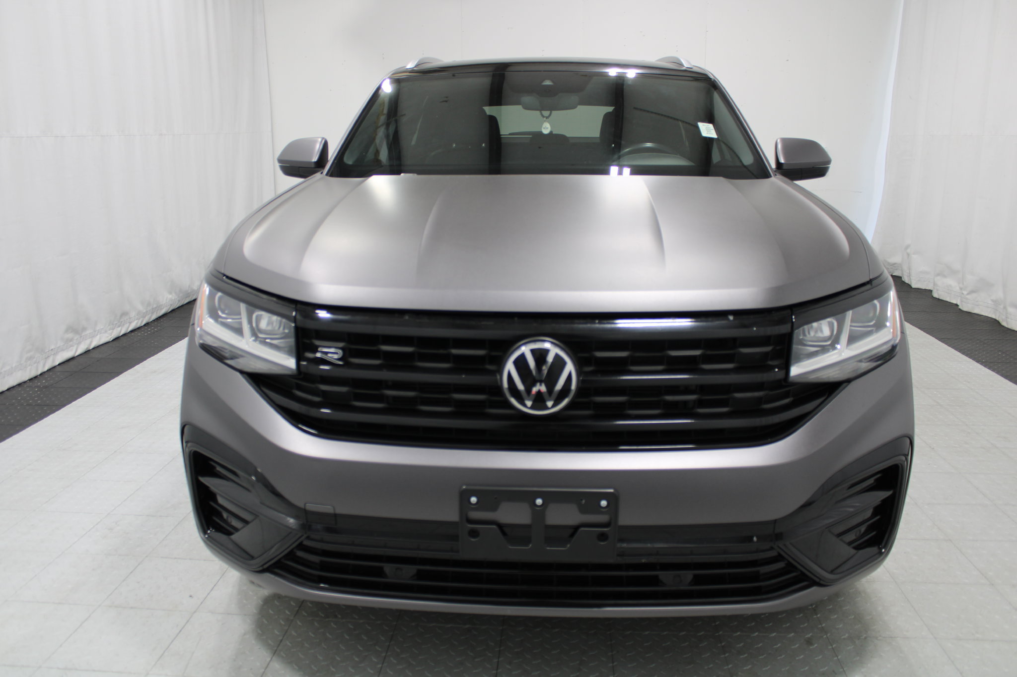 Used 2020 Volkswagen Atlas Cross Sport SEL R-Line AWD/4WD image 3