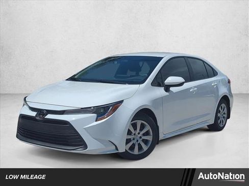 Used 2025 Toyota Corolla LE image 1