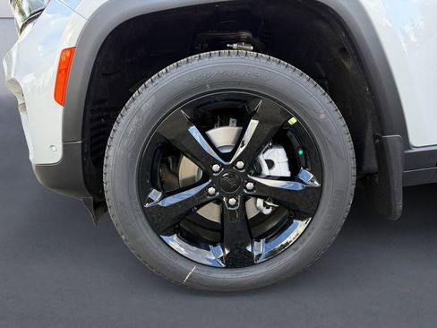 New 2025 Jeep Grand Cherokee Limited w/ Luxury Tech Group II image 10