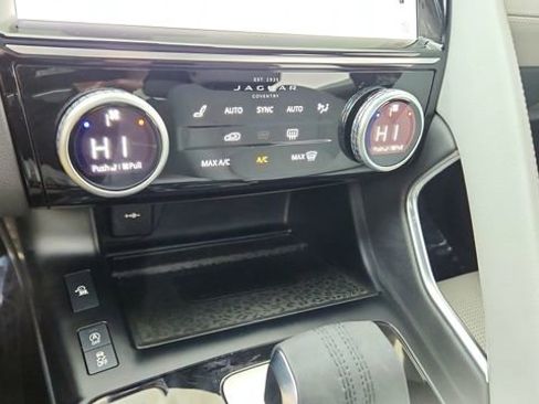 Used 2024 Jaguar E-PACE R-Dynamic SE image 47