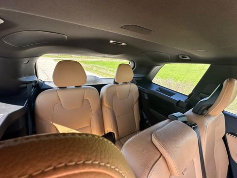 Used 2018 Volvo XC90 T6 Momentum w/ Momentum Plus Package AWD/4WD image 12