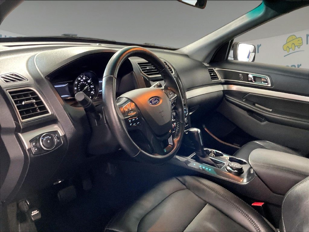 Used 2016 Ford Explorer XLT w/ Equipment Group 202A AWD/4WD image 8
