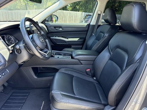 Used 2023 Nissan Pathfinder SL w/ SL Premium Package FWD image 9