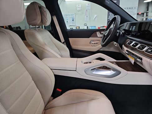 New 2026 Mercedes-Benz GLS 450 4MATIC image 10