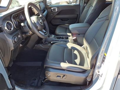 New 2025 Jeep Gladiator Sport