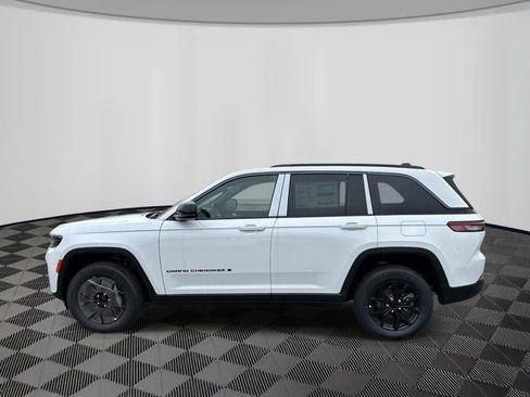 New 2026 Jeep Grand Cherokee Altitude AWD/4WD image 2