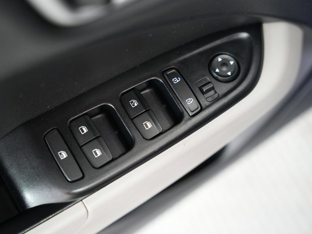 Used 2020 Hyundai Venue SEL FWD image 38