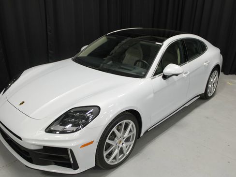 Used 2025 Porsche Panamera 4 image 9