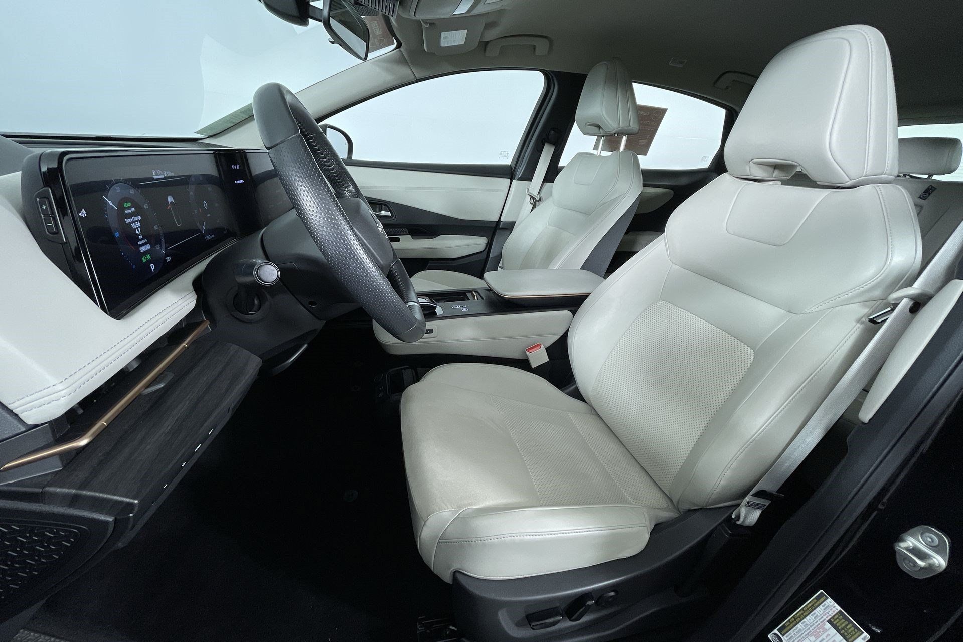 Certified 2024 Nissan Ariya AWD image 14