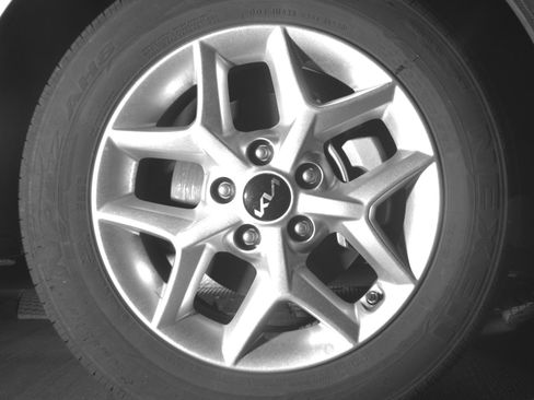 Used 2025 Kia Soul LX w/ LX Technology Package FWD image 13