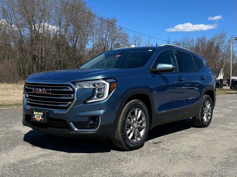 Used 2024 GMC Terrain SLT AWD/4WD image 7