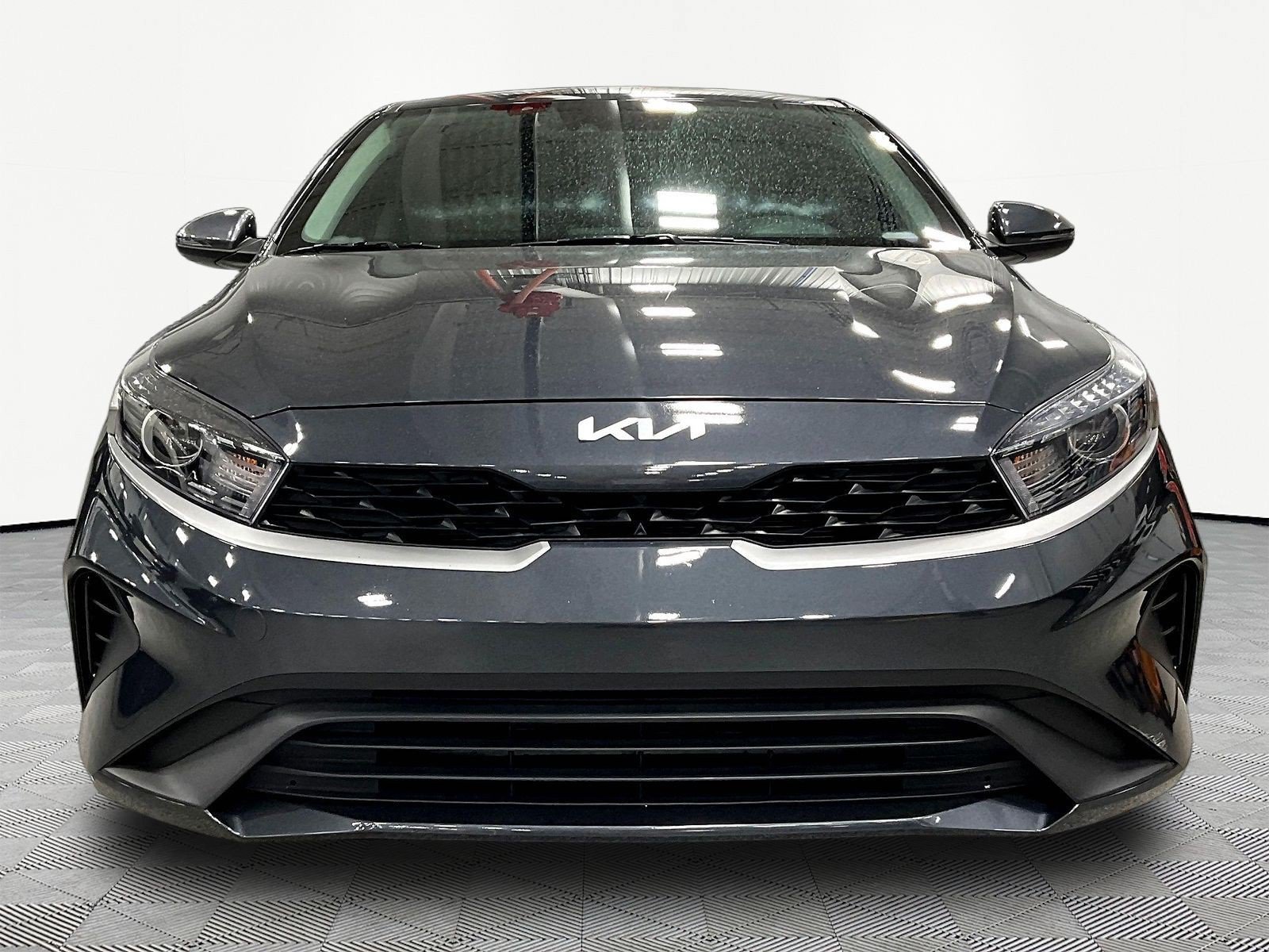 Used 2023 Kia Forte LXS w/ LXS Technology Package FWD image 2