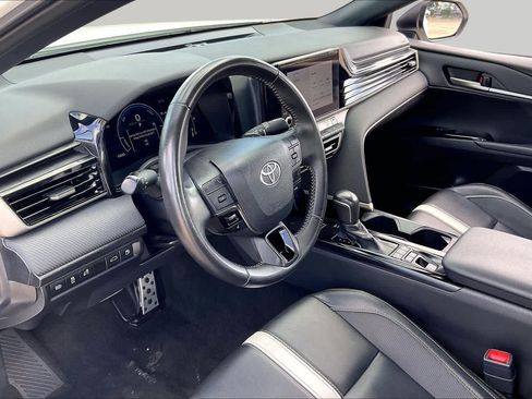 Used 2025 Toyota Camry SE FWD image 19