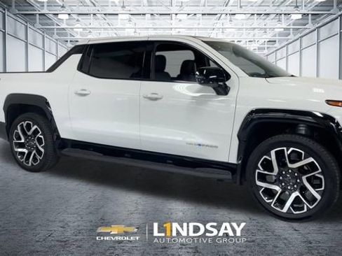 Used 2025 Chevrolet Silverado EV RST AWD/4WD image 3