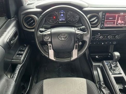 Certified 2020 Toyota Tacoma TRD Off-Road w/ Technology Package AWD/4WD image 18