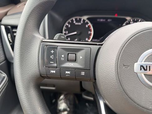 Used 2021 Nissan Rogue SV image 16