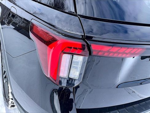 Used 2025 Ford Explorer ST image 32