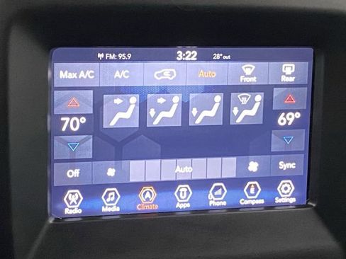 Used 2018 Jeep Compass Latitude w/ Popular Equipment Group image 17