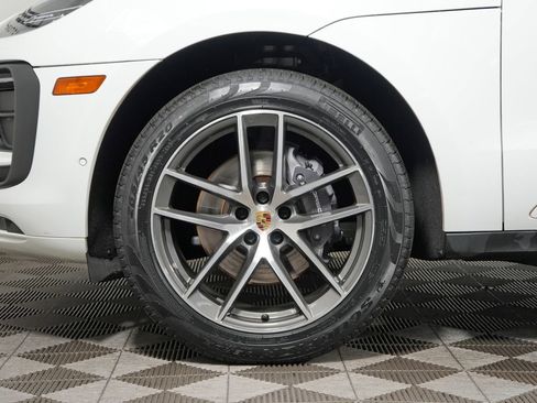 Certified 2023 Porsche Macan AWD/4WD image 13