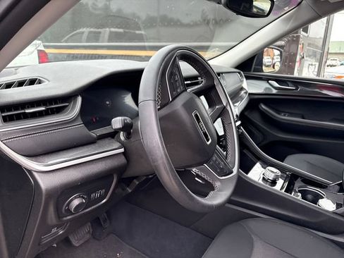 Used 2023 Jeep Grand Cherokee Laredo AWD/4WD image 8