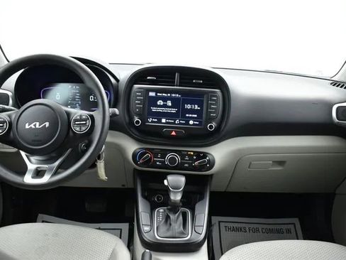 Used 2025 Kia Soul LX w/ LX Technology Package FWD image 19