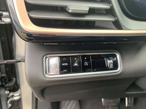 Certified 2025 Buick Envision Sport Touring image 27