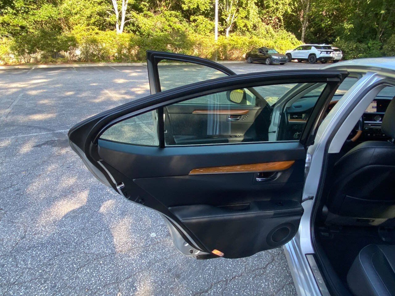 Used 2014 Lexus ES 300h w/ Luxury Package w/Bamboo Trim FWD image 50
