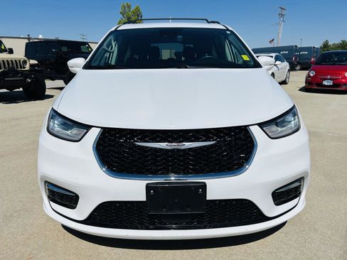 Used 2022 Chrysler Pacifica Touring-L FWD image 33